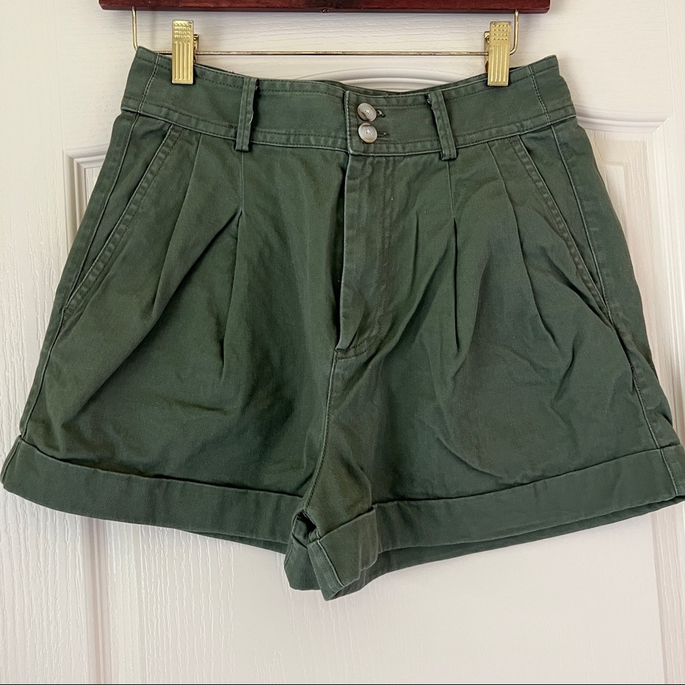 Madewell Pleated Shorts - Picture 2 of 4